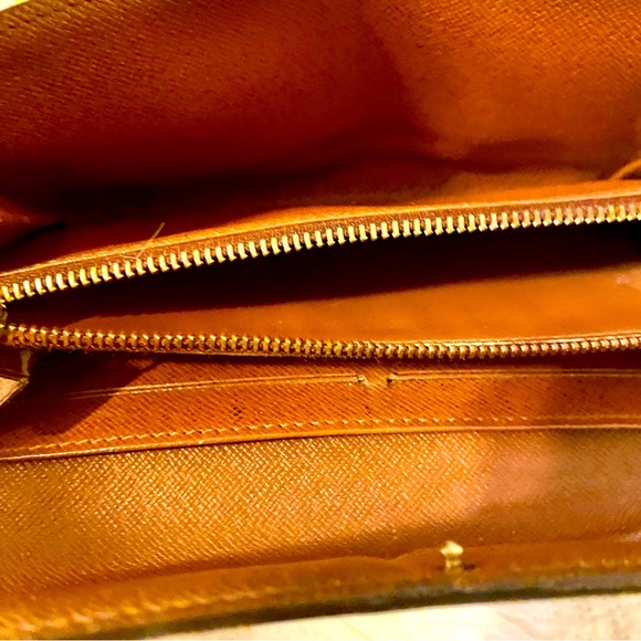 Louis Vuitton Monogram Portefeiulle Sarah
Long Bifold Wallet. 2007 France. - Picture 12 of 15